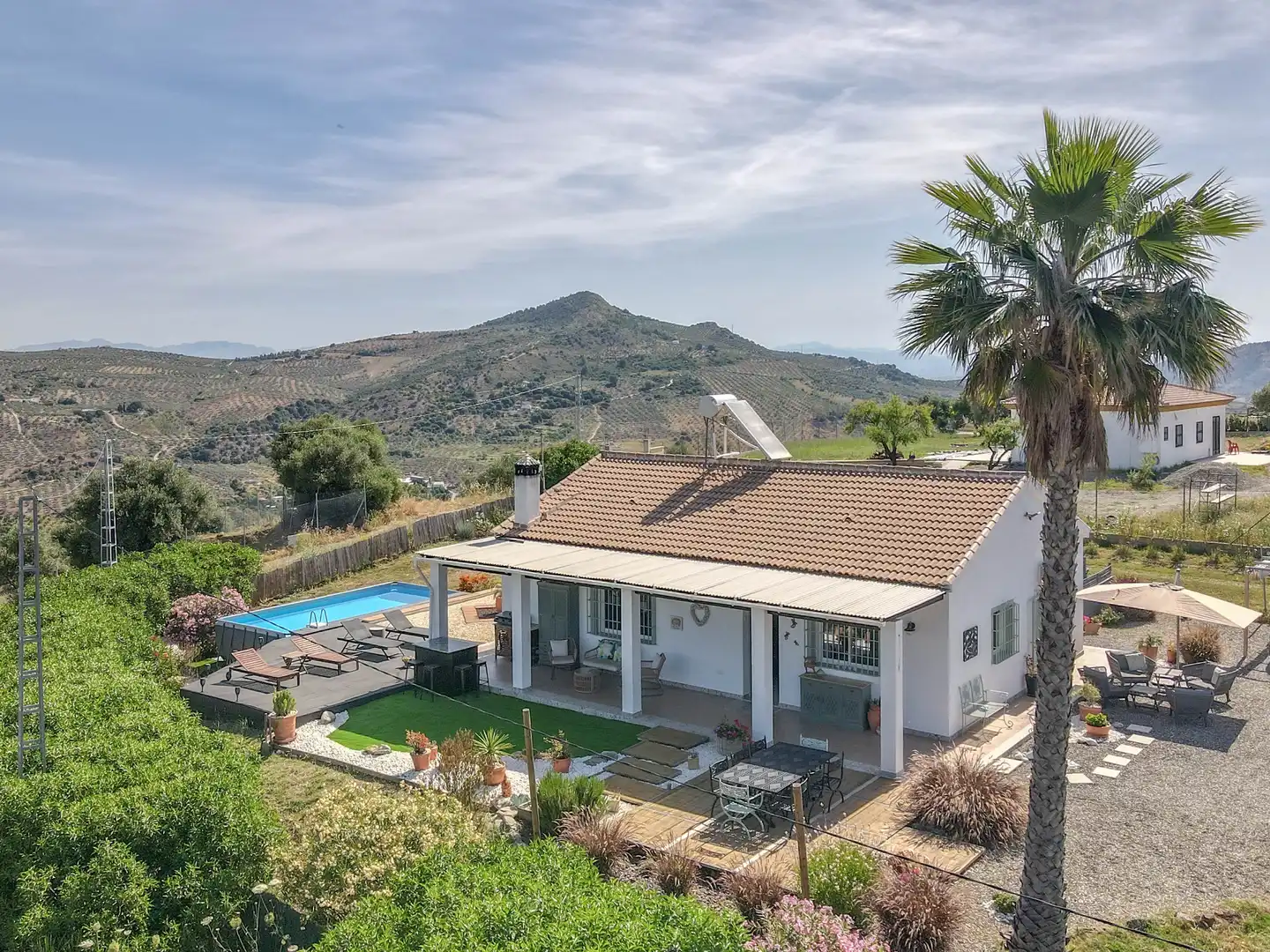 Vista exterior de Casa o xalet en venda en Tolox amb Aire condicionat, Jardí privat i Traster