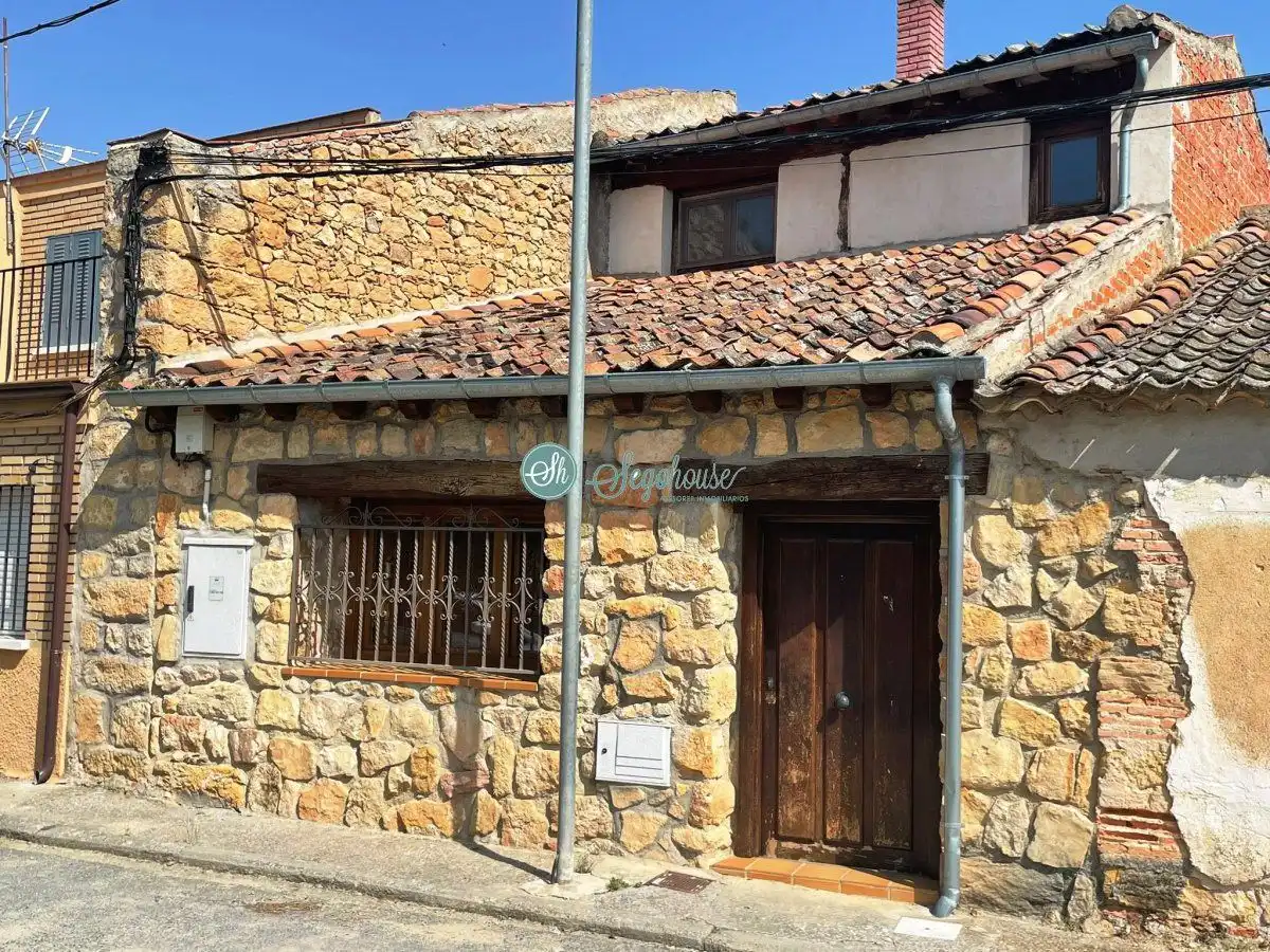 Exterior view of Houses for sale in Adrada de Pirón  with Heating