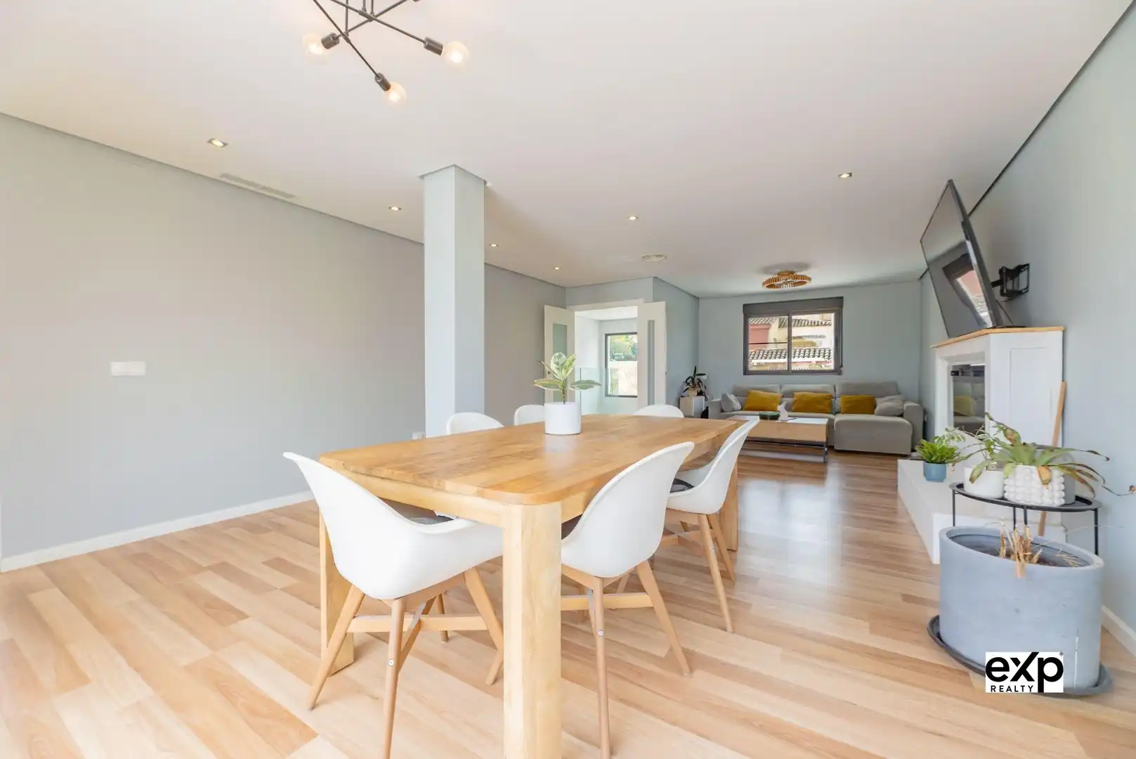Comedor de Casa o chalet en venta en L'Eliana con Aire acondicionado, Calefacción y Jardín privado