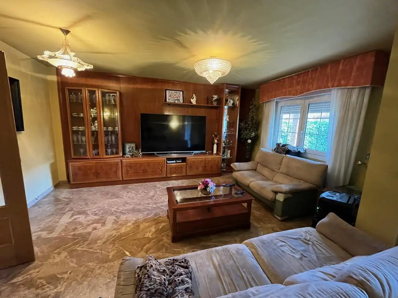 Sala de estar de Casa adosada en venta en Zaragoza con Aire acondicionado, Calefacción y Jardín privado