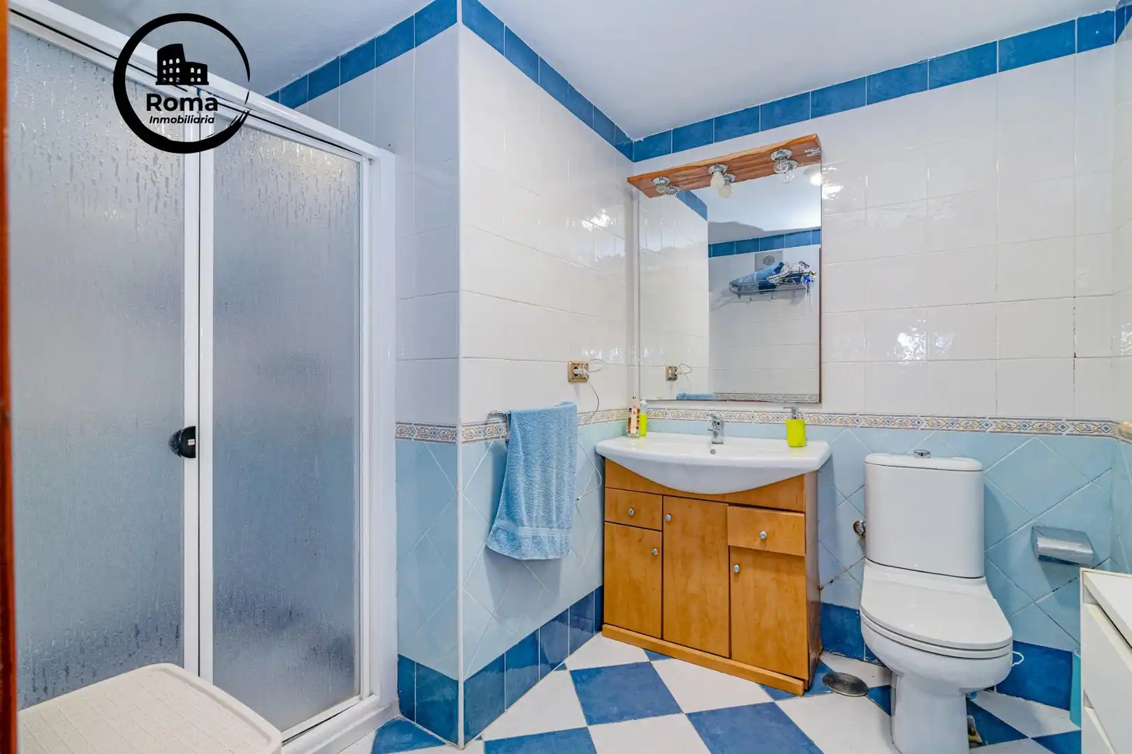 Baño de Casa o chalet en venta en La Zubia con Calefacción, Jardín privado y Terraza