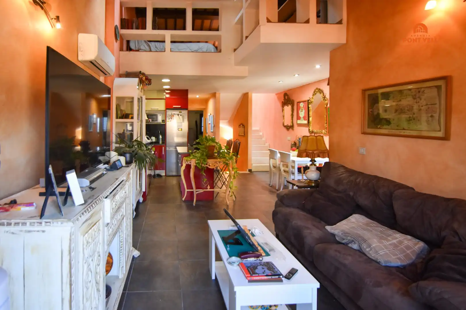 Wohnzimmer von Einfamilien-Reihenhaus zum Verkauf in La Bisbal d'Empordà mit Klimaanlage, Heizung und Terrasse