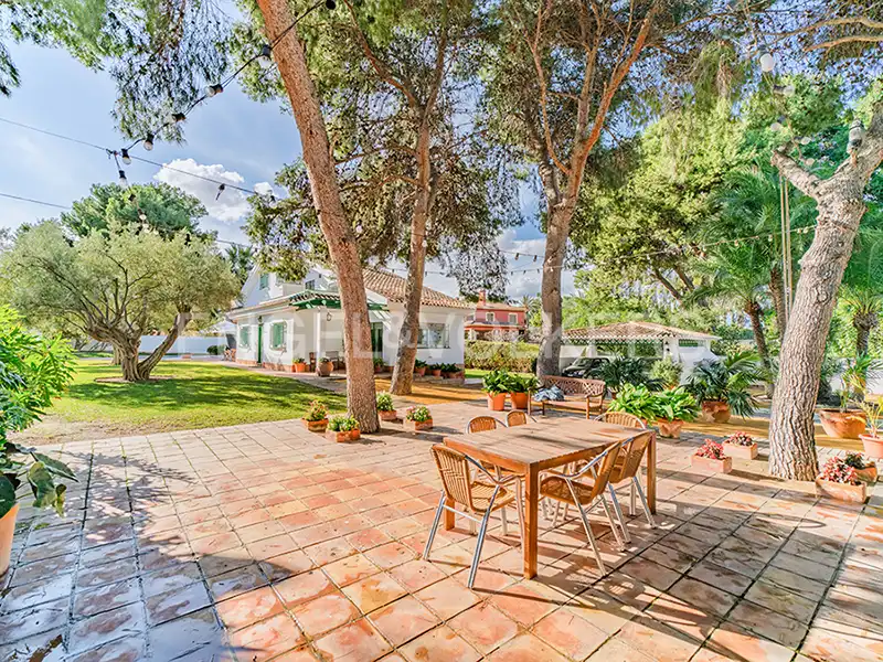Jardí de Casa o xalet en venda en Alicante / Alacant amb Aire condicionat, Calefacció i Jardí privat