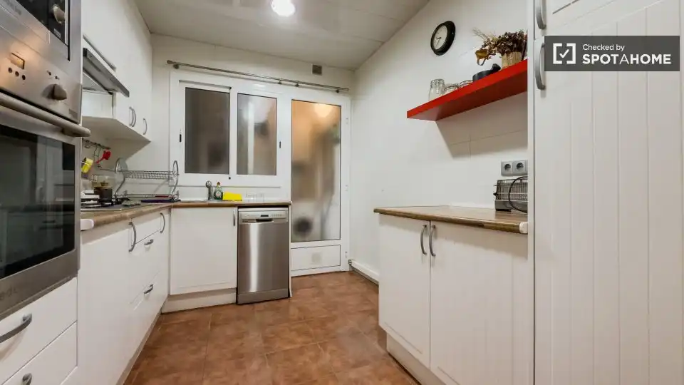 Kitchen of Flat for share in Sant Andreu