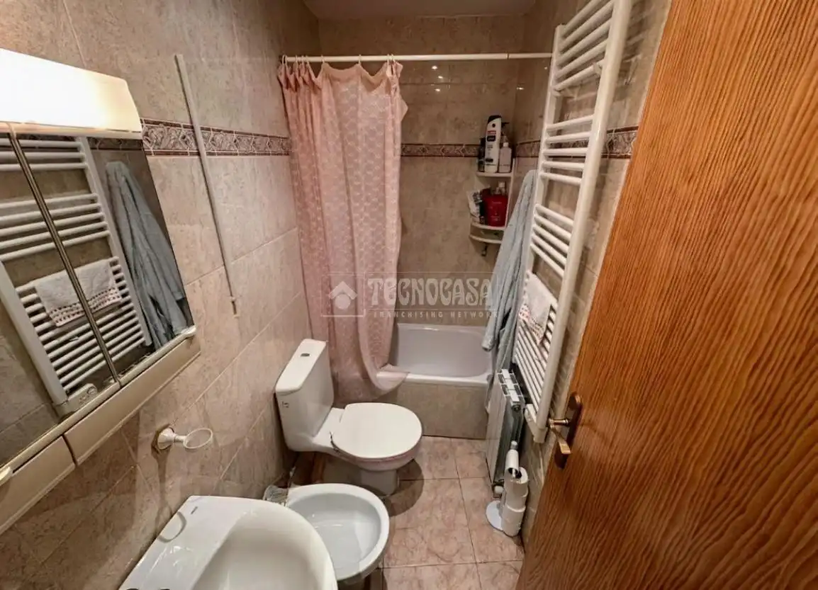 Baño de Piso en venta en Zaragoza con Calefacción y Terraza