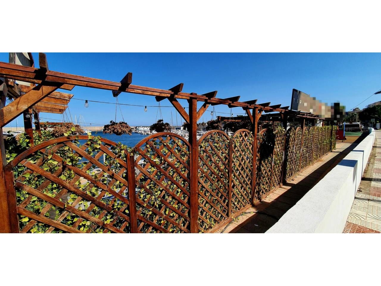 Terrassa de Local en traspas en Roquetas de Mar amb Aire condicionat