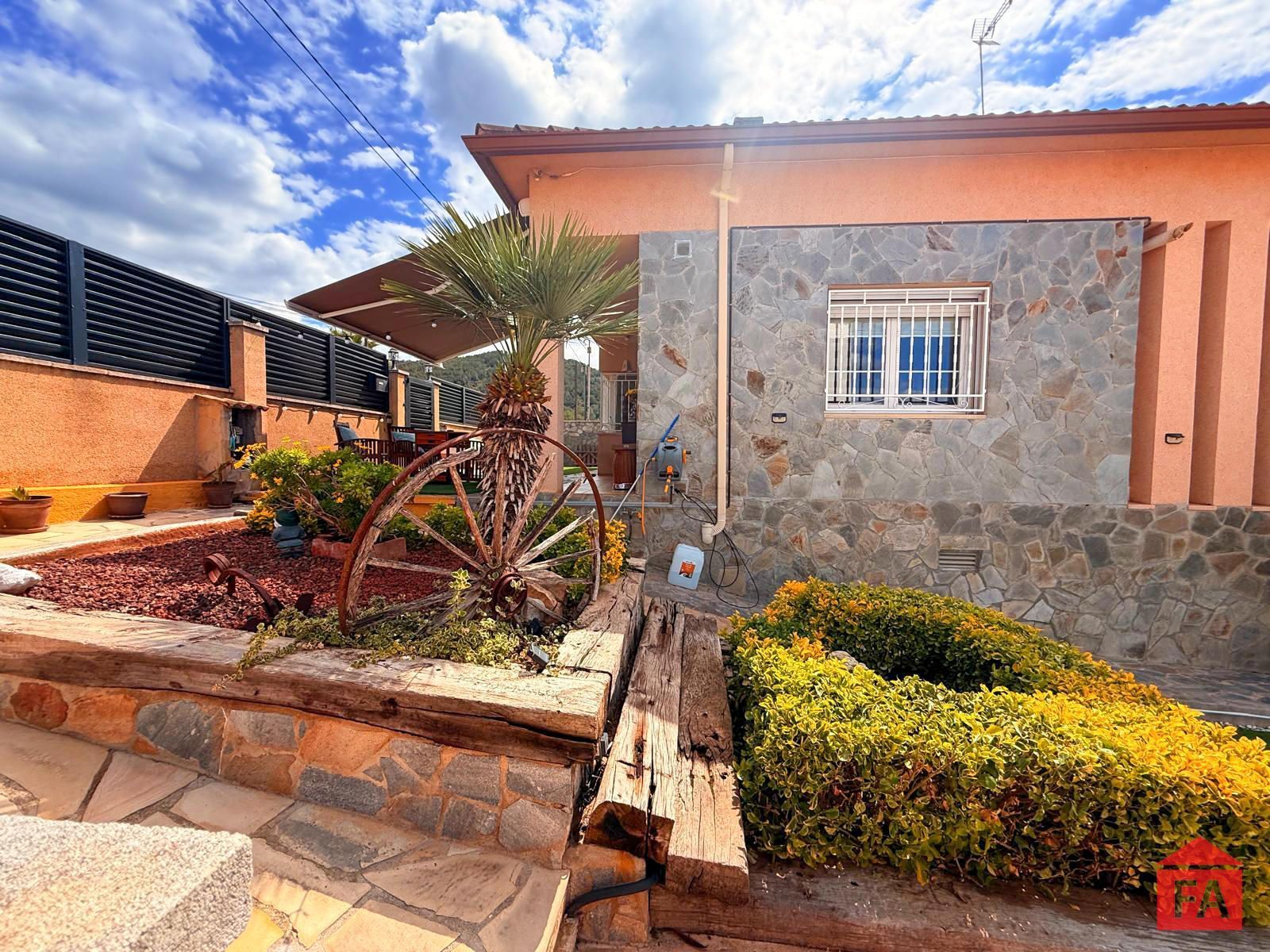 Vista exterior de Casa o xalet en venda en Bonastre amb Aire condicionat, Calefacció i Traster