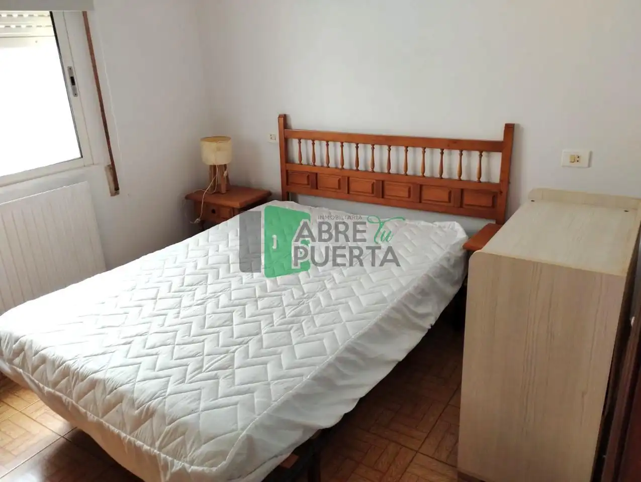 Dormitori de Àtic en venda en A Pobra de Trives  amb Calefacció, Parquet i Moblat