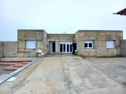 Vista exterior de Finca rústica en venda en Sanlúcar la Mayor amb Aire condicionat i Piscina