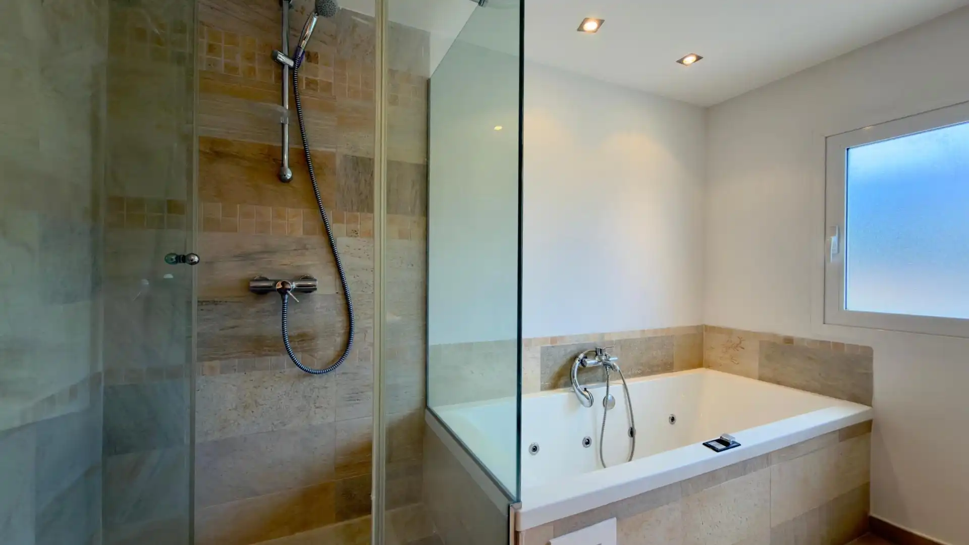 Bathroom of Detached homes for sale in L'Alfàs del Pi  with Air Conditioner, Heating and Terrace