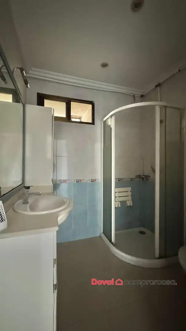 Bathroom of Houses for sale in Vigo   with Heating, Private garden and Parquet flooring