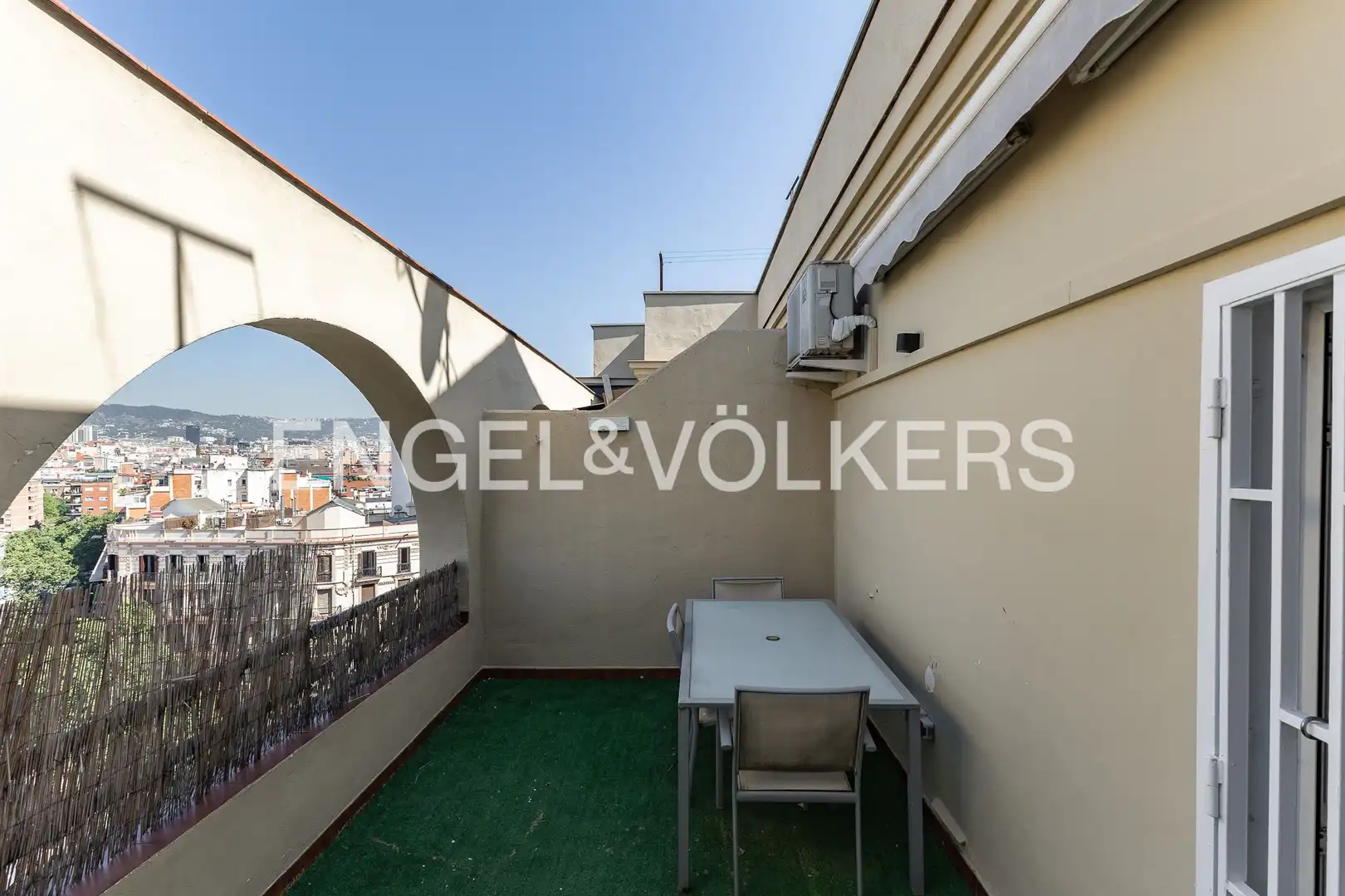 Terrasse von Wohnung zum Verkauf in Barcelona mit Klimaanlage, Heizung und Parkett