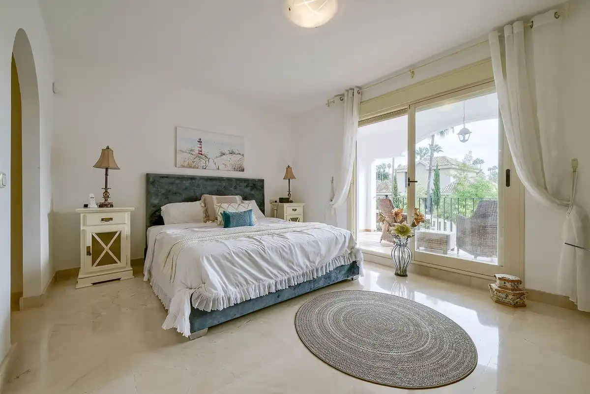 Schlafzimmer von Einfamilien-Reihenhaus zum Verkauf in Marbella mit Klimaanlage und Terrasse