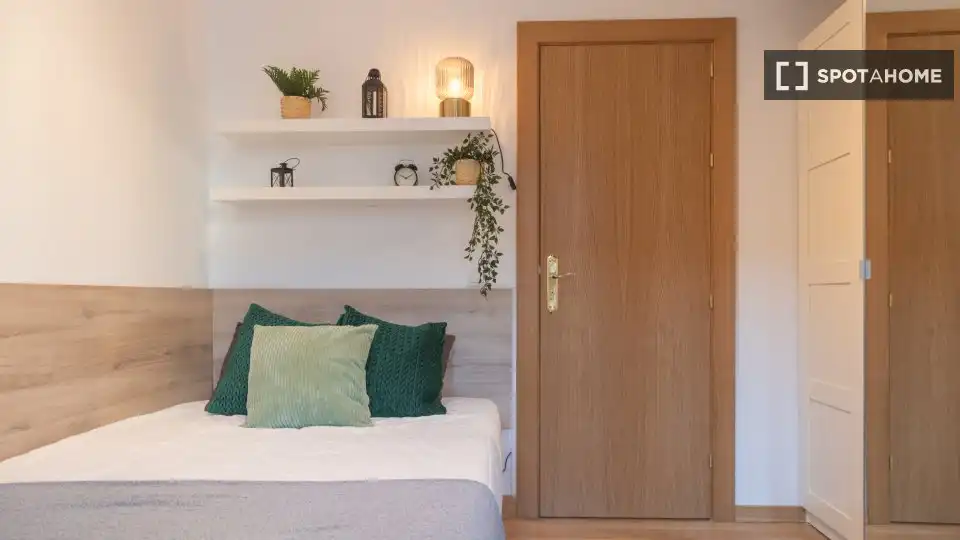Bedroom of Flat for rent in Madrid  with Air Conditioner, Heating and Furnished