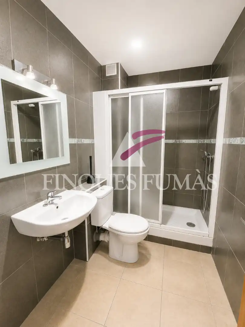 Badezimmer von Wohnung zum Verkauf in Cervera mit Heizung, Abstellraum und Ofen