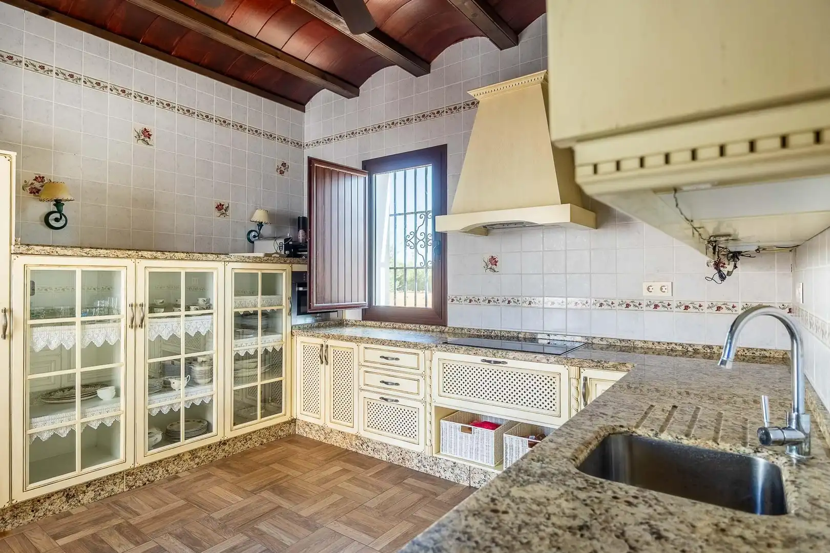 Cocina de Finca rústica en venta en Carmona con Calefacción, Jardín privado y Terraza