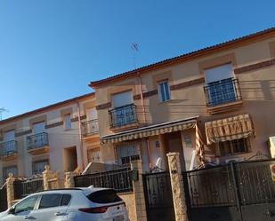 Vista exterior de Casa adosada en venda en Linares