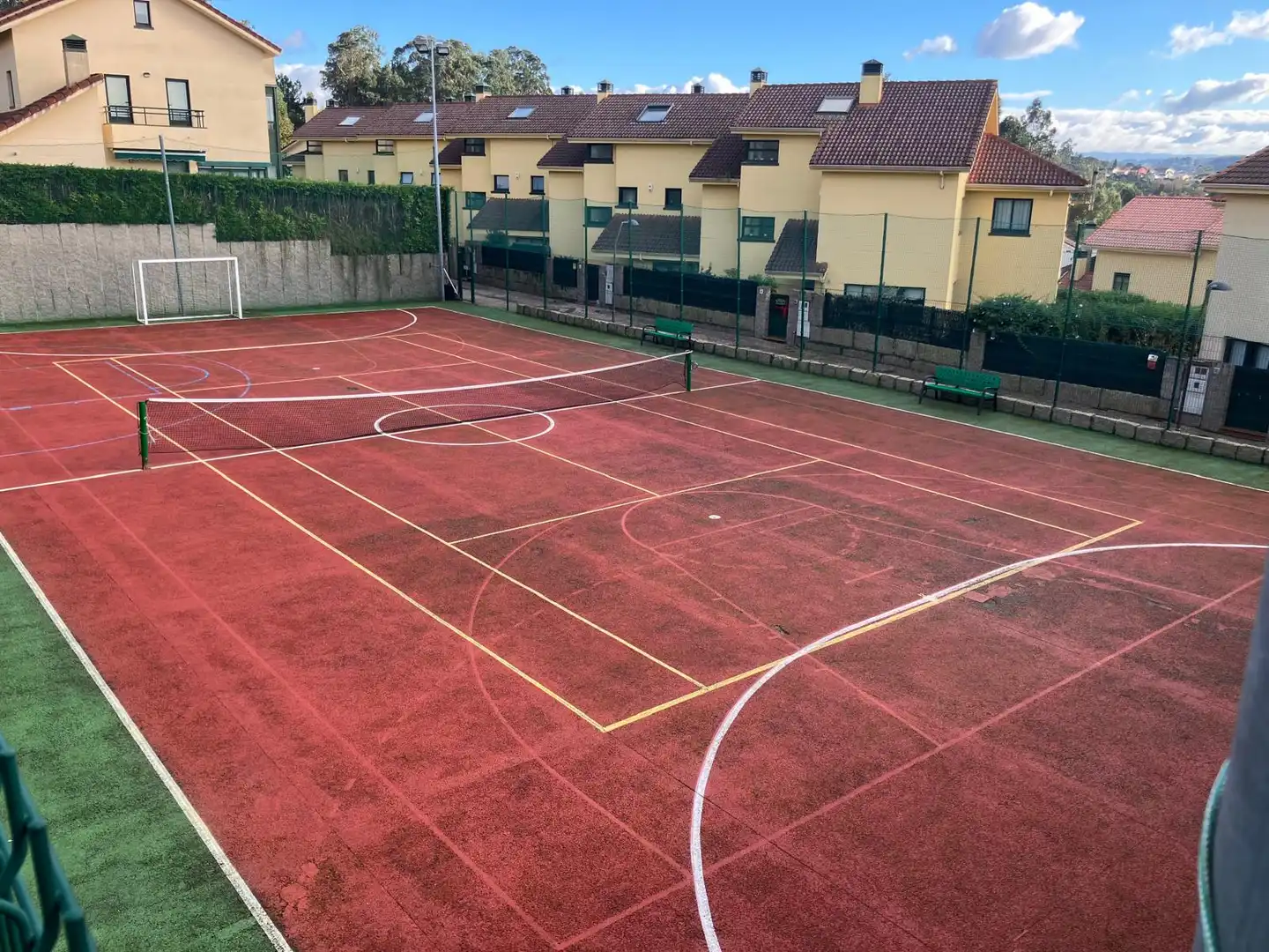Vista exterior de Apartamento en venta en Oleiros con Calefacción, Jardín privado y Parquet
