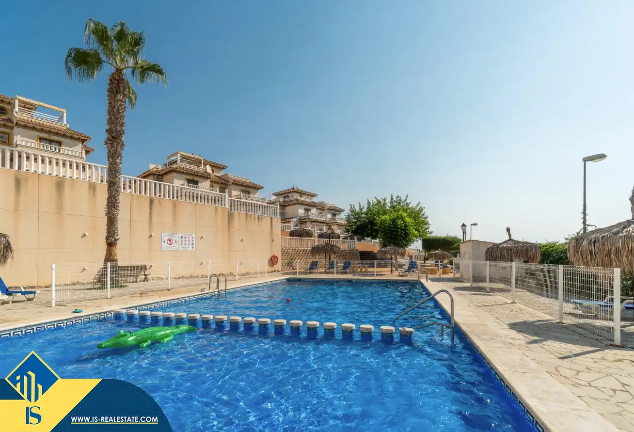 Piscina de Apartamento en venta en Orihuela con Aire acondicionado, Calefacción y Jardín privado