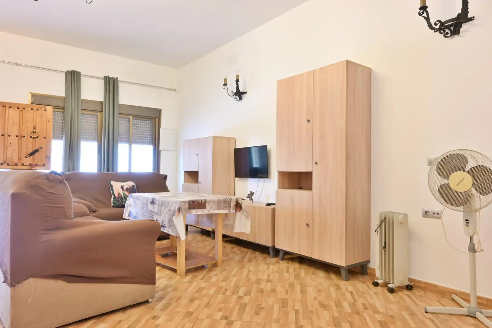 Sala d'estar de Finca rústica en venda en Las Navas de la Concepción amb Jardí privat, Terrassa i Moblat