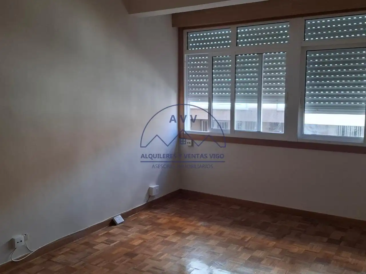 Bedroom of Flat for rent in Vigo   with Parquet flooring
