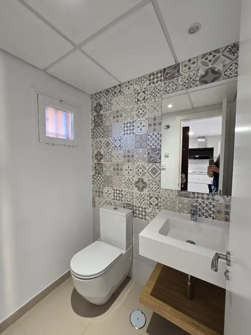 Baño de Casa adosada en venta en Benahavís con Aire acondicionado, Jardín privado y Terraza