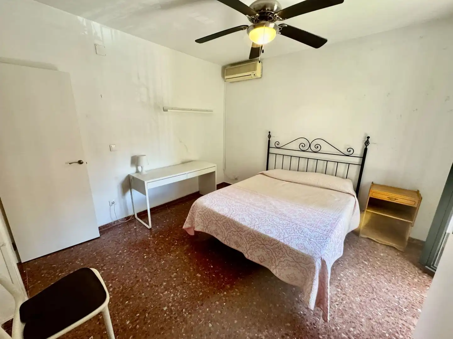 Habitación de Piso de alquiler en Sevilla con Aire acondicionado y Balcón