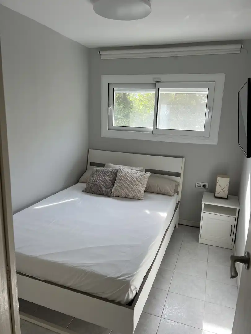 Schlafzimmer von Wohnung zur untervermieten in Gavà mit Klimaanlage, Privatgarten und Terrasse