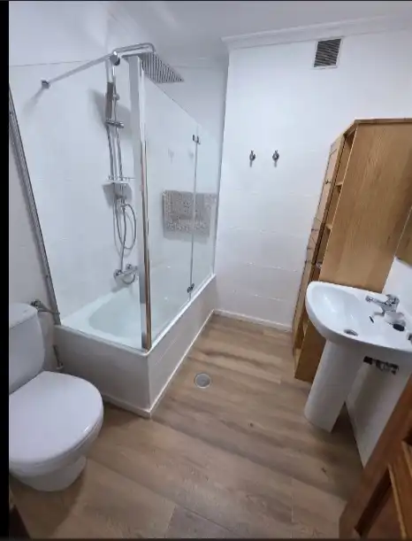 Badezimmer von Wohnung zur Miete in Toledo mit Klimaanlage, Heizung und Möbliert