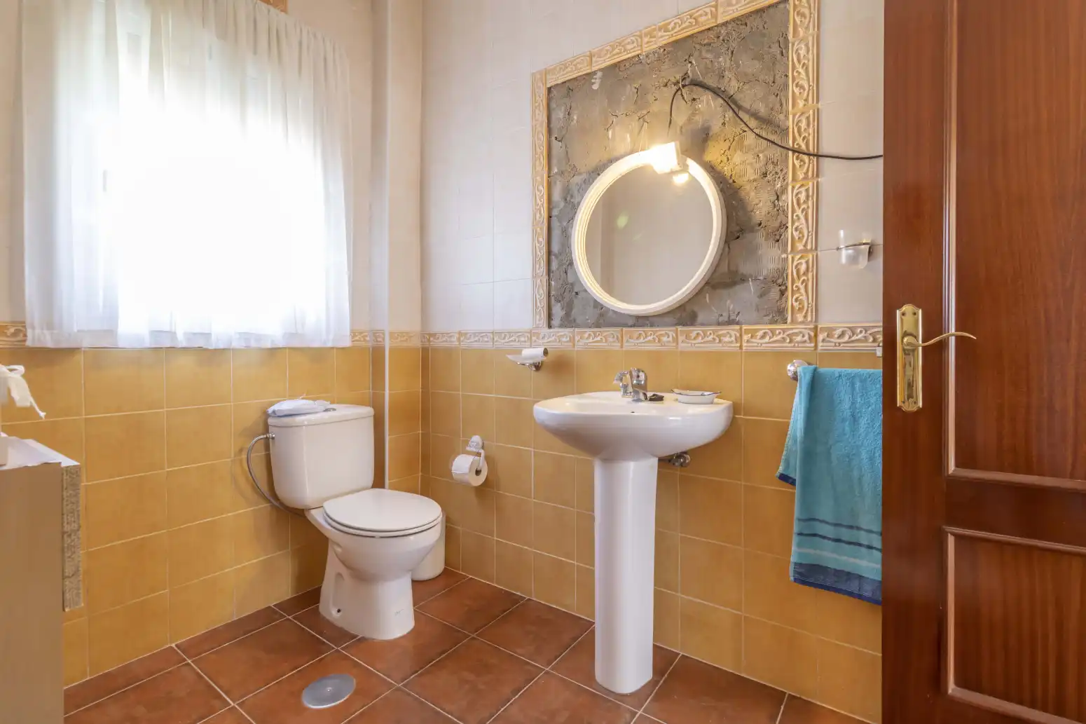 Baño de Casa o chalet en venta en Guillena con Jardín privado, Terraza y Piscina