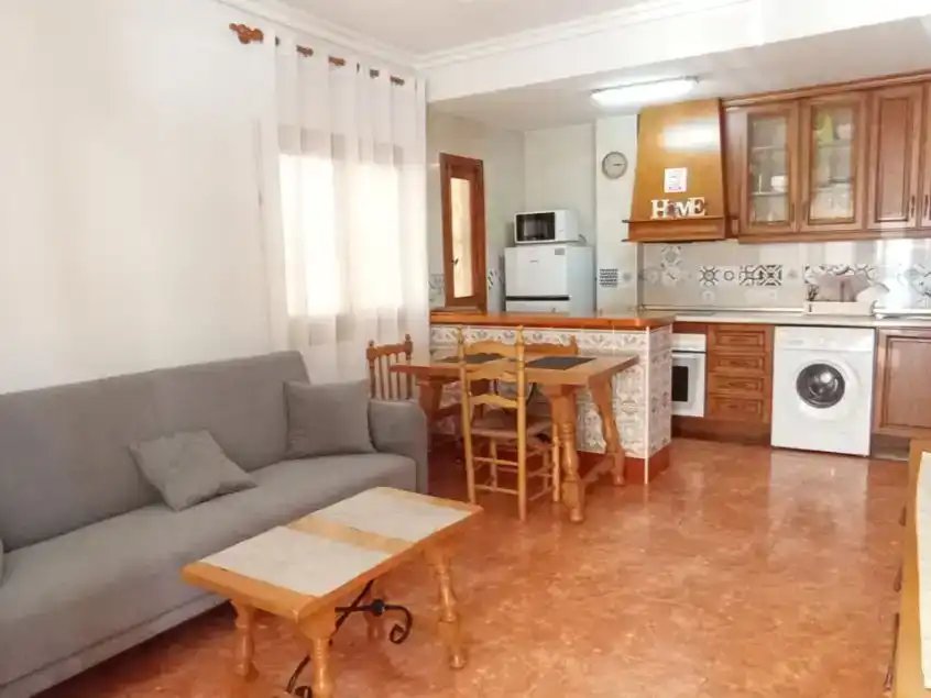 Wohnzimmer von Wohnung zur Miete in Torrevieja mit Klimaanlage und Schwimmbad