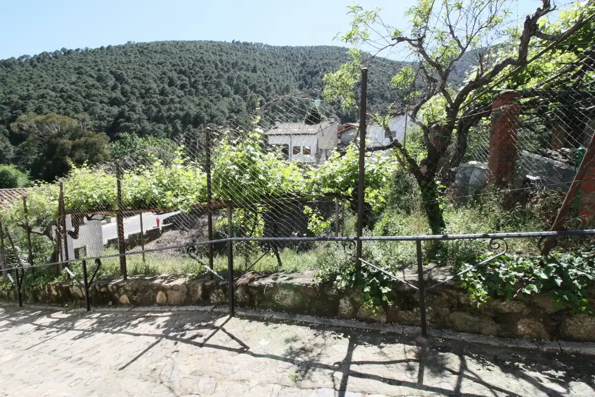 Garten von Residential zum Verkauf in Guisando