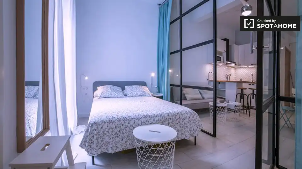 Bedroom of Flat for rent in Valencia  with Air Conditioner, Heating and Furnished