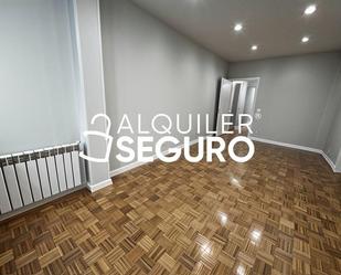 Bedroom of Flat to rent in  Madrid Capital