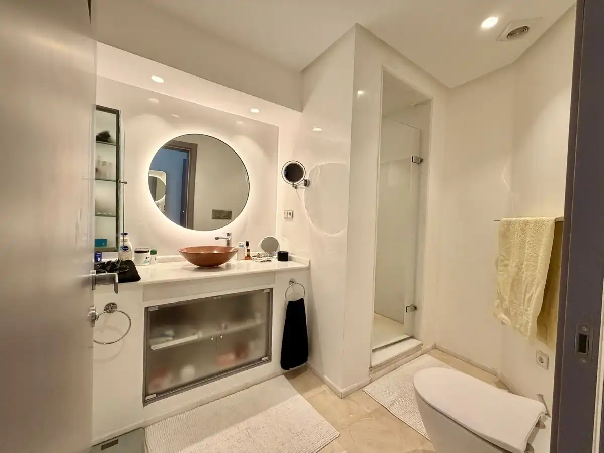 Bathroom of Attic for sale in Marbella  with Air Conditioner, Terrace and Storage room
