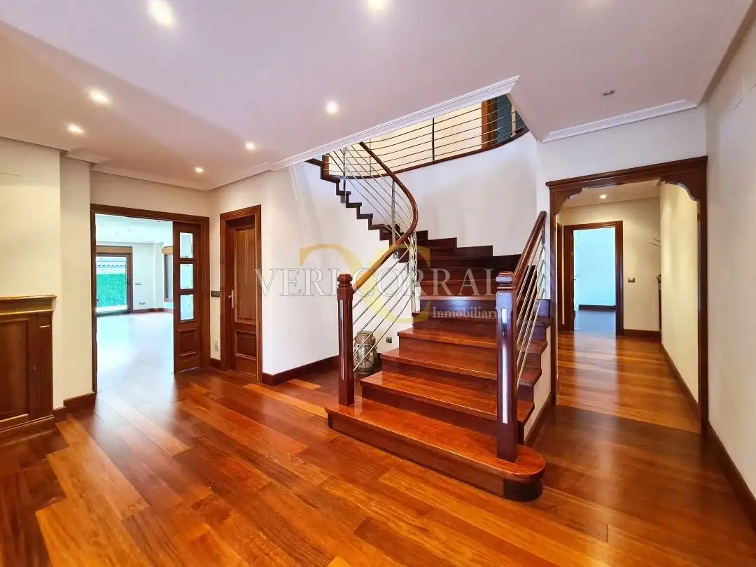 Casa o chalet en venta en Oviedo  con Calefacción, Jardín privado y Terraza