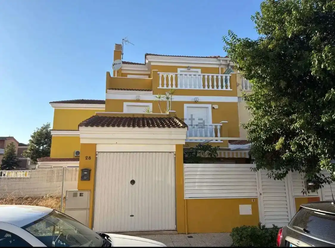 Vista exterior de Casa adosada en venda en Cullera amb Piscina i Balcó