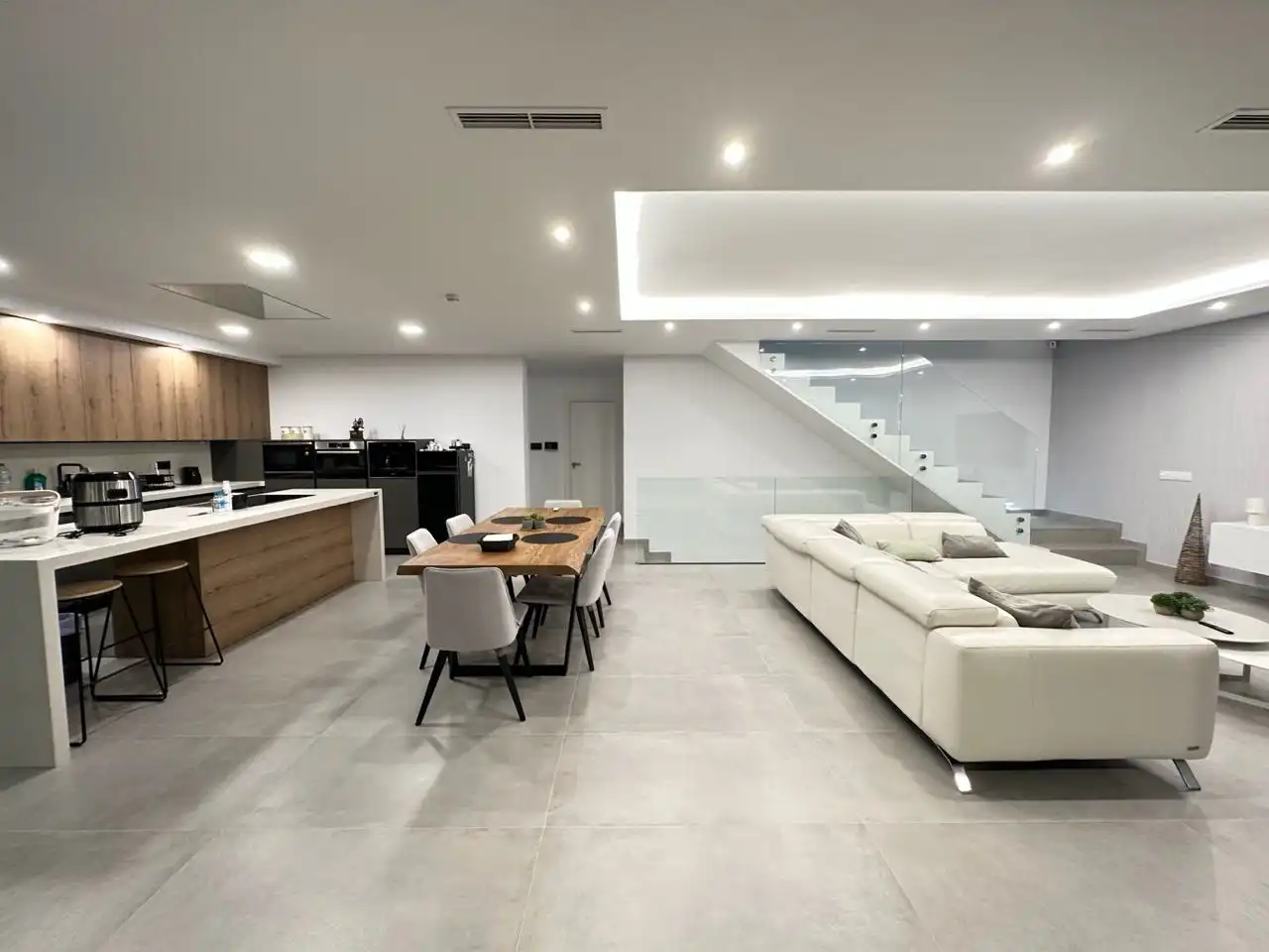 Sala d'estar de Casa o xalet en venda en Nerja amb Aire condicionat, Calefacció i Jardí privat
