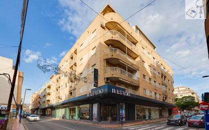 Vista exterior de Apartament en venda en Torrevieja amb Aire condicionat, Terrassa i Piscina