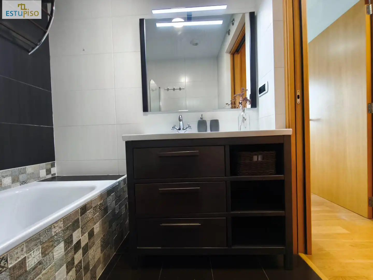 Badezimmer von Wohnung zum Verkauf in Vitoria - Gasteiz mit Heizung, Terrasse und Abstellraum