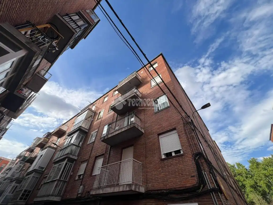 Vista exterior de Piso en venta en Valladolid con Calefacción y Terraza