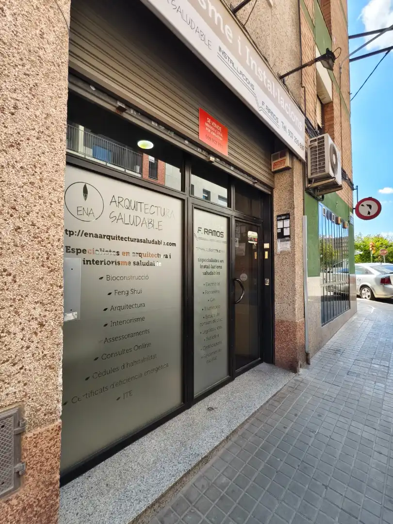 Vista exterior de Local en venda en Barberà del Vallès amb Moblat