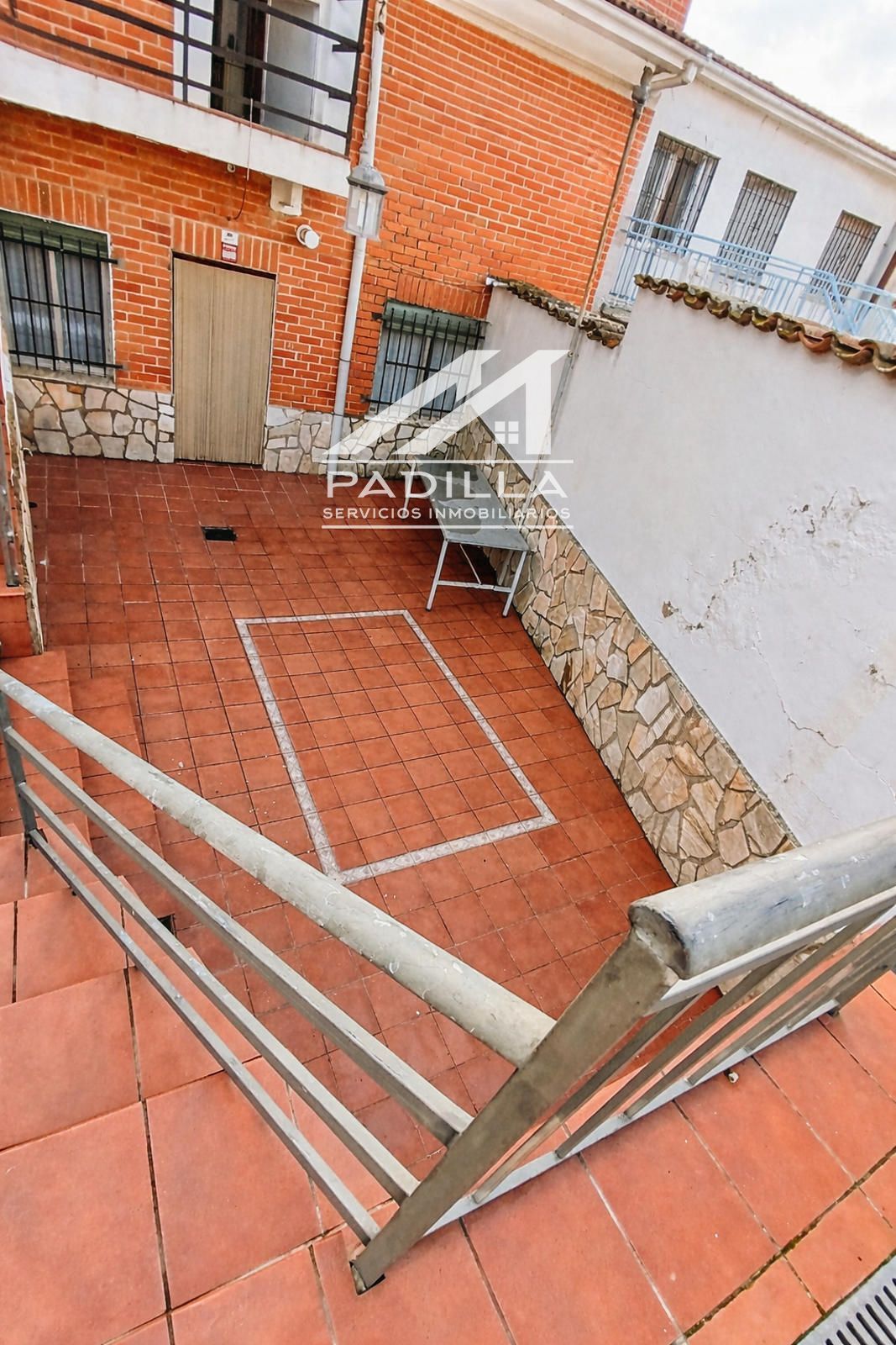 Terrassa de Casa adosada en venda en Santa Cruz del Retamar amb Calefacció, Moblat i Alarma