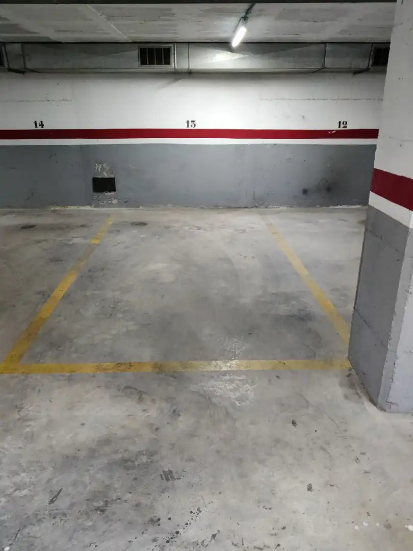 Einzelparkplatz zum Verkauf in Nucli Urbà, imagen 3