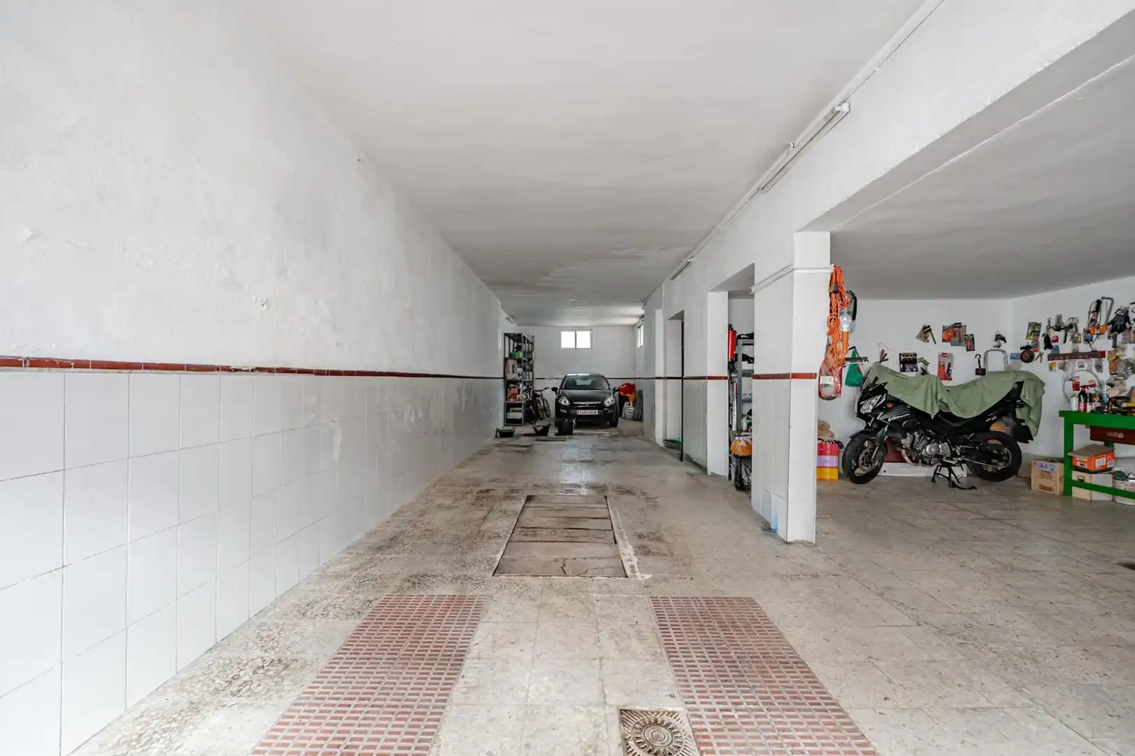 Aparcament de Casa o xalet en venda en Madrid amb Calefacció, Jardí privat i Terrassa
