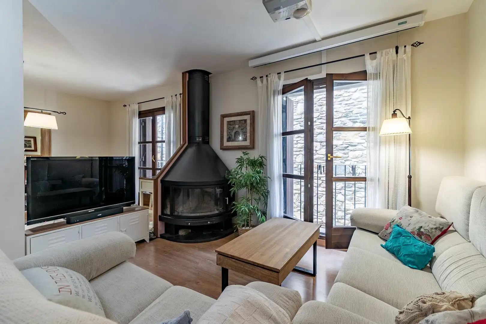 Country homes for sale in Sahún