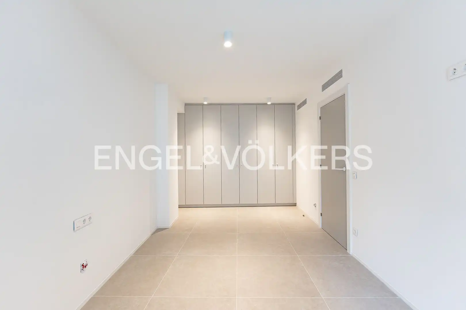 Wohnung zum Verkauf in L'Hospitalet de Llobregat mit Klimaanlage, Heizung und Terrasse