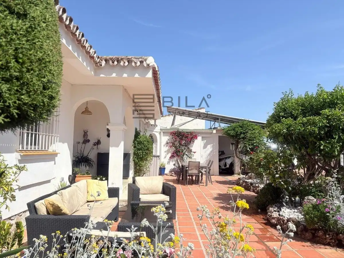 Villa avec piscine à vendre à Cerros del Aguila, imagen 2