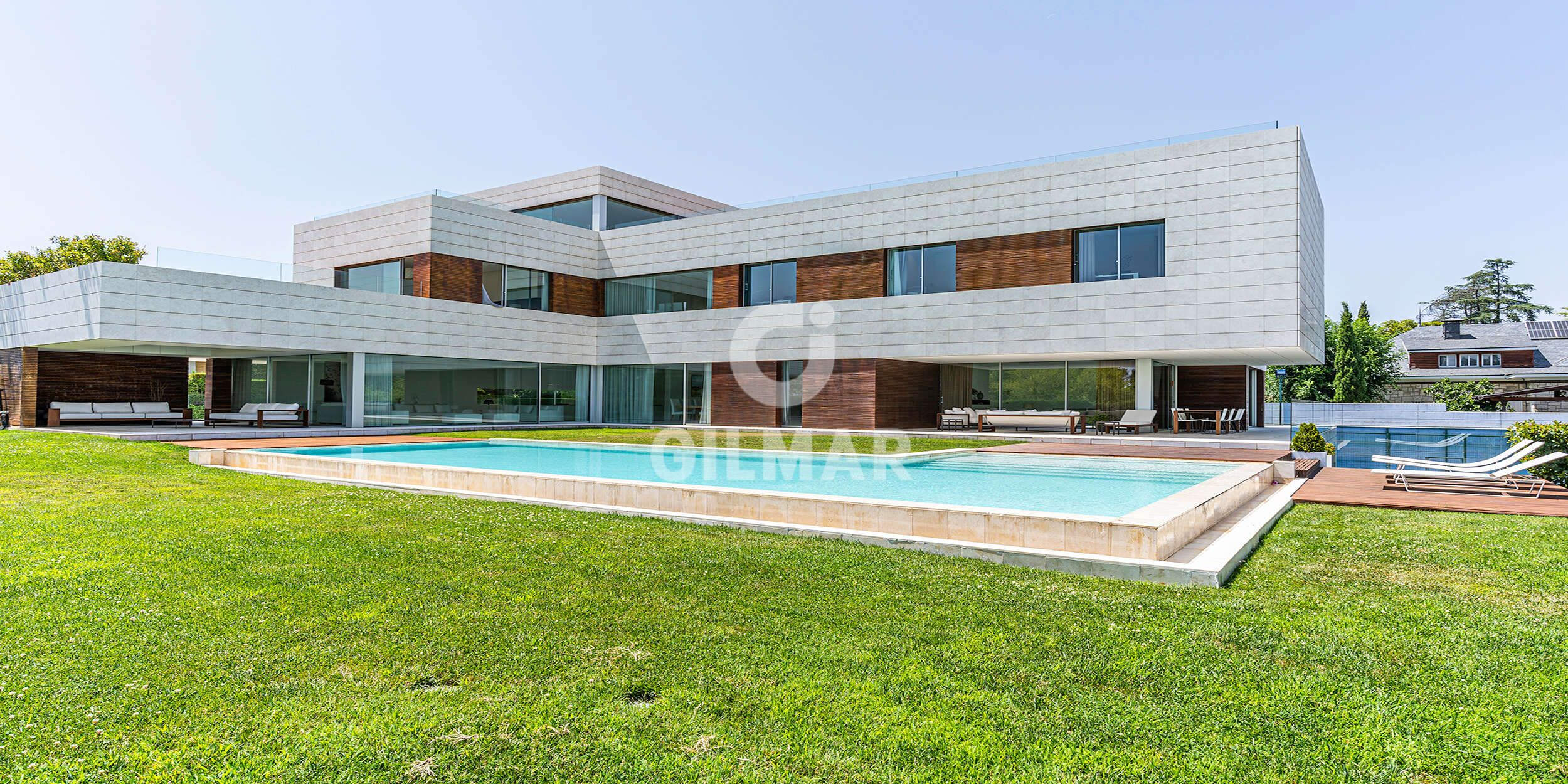 Vista exterior de Casa o xalet en venda en  Madrid Capital amb Calefacció i Piscina