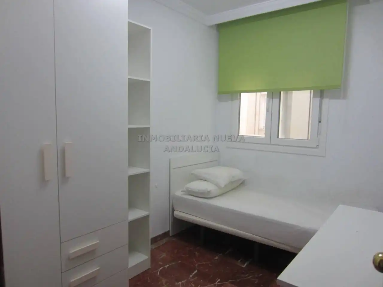 Habitación de Piso de alquiler en Almería con Terraza y Amueblado
